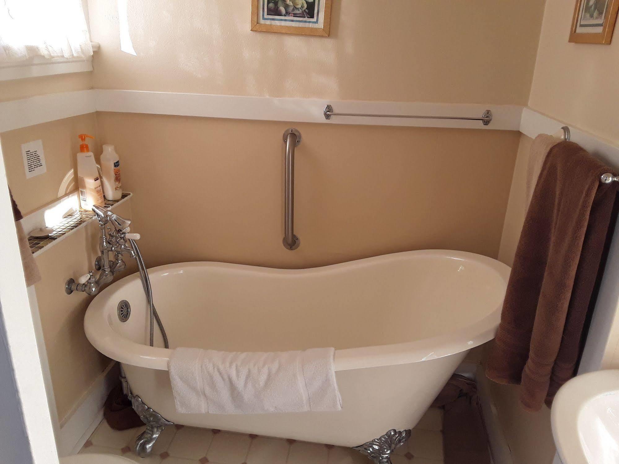 אסטוריה Rose River Inn B&B מראה חיצוני תמונה