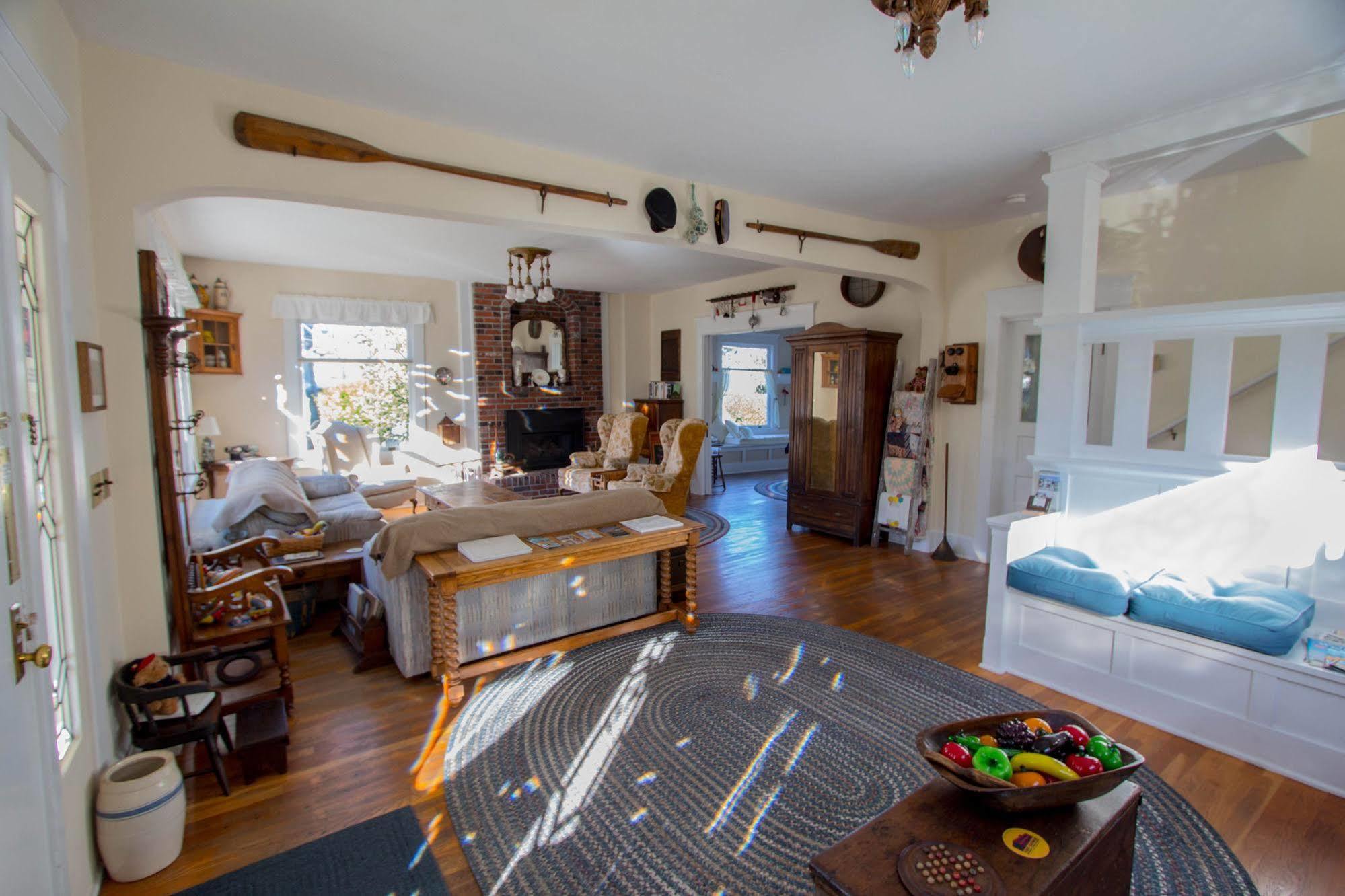 אסטוריה Rose River Inn B&B מראה חיצוני תמונה